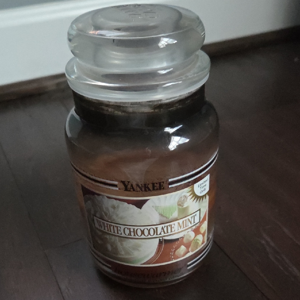 Yankee Candle White Chocolate Mint Candle